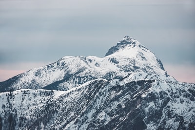 白昼雪山